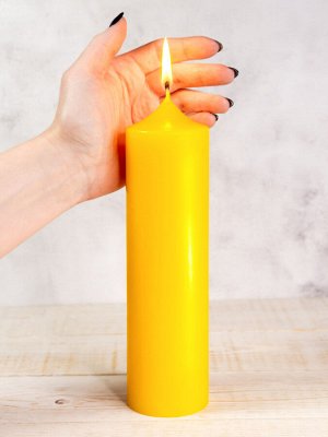 Свеча-колонна 22 см желтая