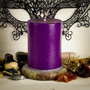 Свеча с травами "Магическая сила" (фиолетовая)
