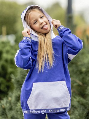 Комплект Материал: Футер 3х нитка с начесом
Год: 2022
Страна: Россия

Спортивный костюм для девочки из футера бело-синий: пуловер с капюшоном и брюки на резинке.