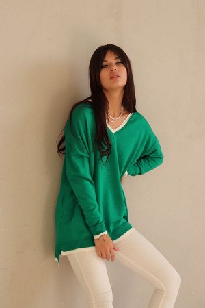 Пуловер удлинённый зелёный с белыми полосками