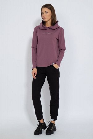 Костюм Костюм Kivviwear 41224114/04 пурпурно-серый 
Состав: ПЭ-15%; Хлопок-85%;
Сезон: Осень-Зима
Рост: 170

Костюм лонгслив с капюшоном на подкладке из основной ткани. Шнурки в комплекте. Брюки сред