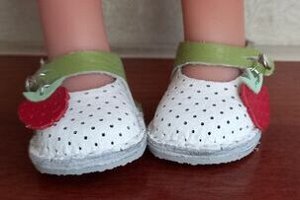 Ботиночки на Мию или куклу с ножкой 5.5 см