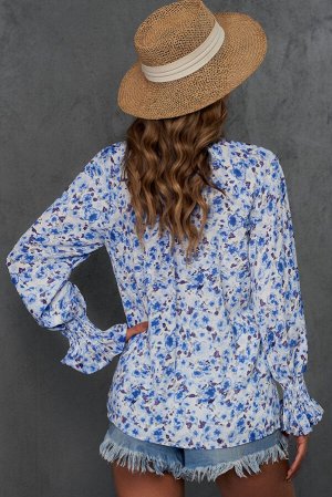Голубая блуза с цветочным принтом и объемным рукавом