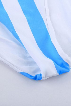 Бело-голубой купальник бикини в широкую продольную полоску и с высокими плавками