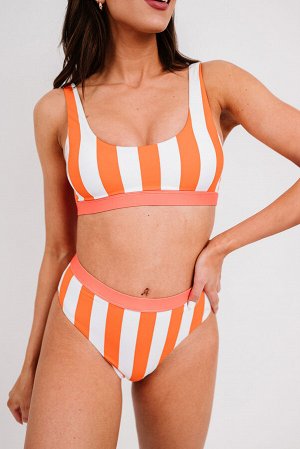 Оранжево-белый купальник бикини в широкую продольную полоску и с высокими плавками