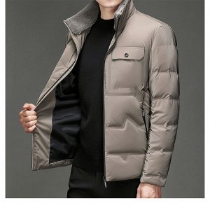 Куртка (пуховик) мужская без капюшона, нагрудный карман, боковые карманы на молнии, меховой ворот-стойка, цвет хаки