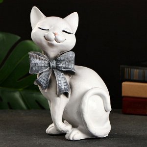 Фигура "Кот с бантом сидит" белый, 23х15см
