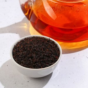 Подарочный набор «Сладкой жизни»: чай чёрный глинтвейн 50 г., молочный шоколад 70 г.
