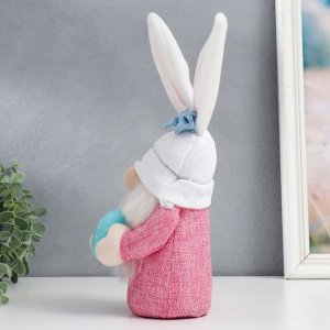 Кукла интерьерная "ПАСХАЛЬНЫЙ Гном в шапке с зайчьими ушами, с пасхальным яичком" розовый 30х11х11 см