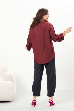 Джемпер Рост: 164 Состав ткани: ПЭ-100%; Блузка женская из текстильной ткани с эффектом "хамелеон" модель прямого силуэта, рукав углубленнный , рубашечного типа. Перед идет с запахом, низ блузы ассиме