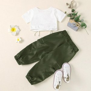 Зелёные штаны и белый топ