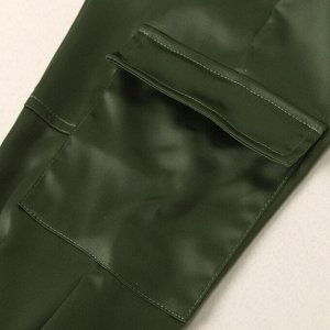 Зелёные штаны и белый топ