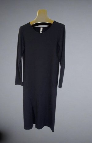 Платье Элегантное,прямое чёрное платье,спереди разрез наискось, подчеркивает фигуру.  Хорошее лекало.

Размер 46-48: ОГ 90см, длина 120см.

Производство Италия

Состав: 95%хлопок, 5%эластан.