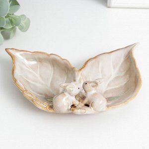 Фигурка керамика, подставка для мелочей «Зайчики у цветов», 11.5x17x6 см