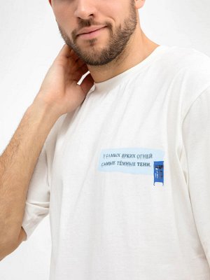 Хлопковая футболка мужская молочного цвета с принтом