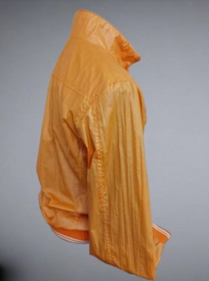 Жакет Стильная, красивая модель, цвет оранж, на резинке с белыми кантами, что придаёт завершенность и дороговизну! Великолепно смотрится и отлично садится по фигуре. На груди планка, под ней карманы н