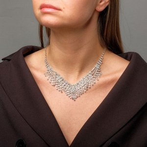Колье «Искры» хаос, белое в серебре, 30 см