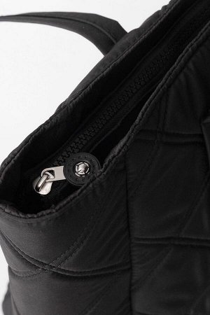 Черная стеганая сумка через плечо с ремешком
