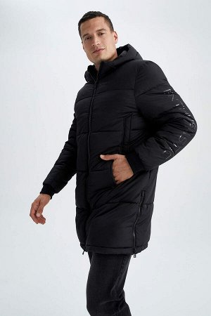 Ветро- и водонепроницаемая куртка с капюшоном стандартной посадки