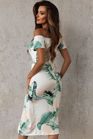 Персиковое асимметричное платье с лиственным узором и открытыми плечами