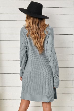 Серое вязаное платье-водолазка с боковыми разрезами
