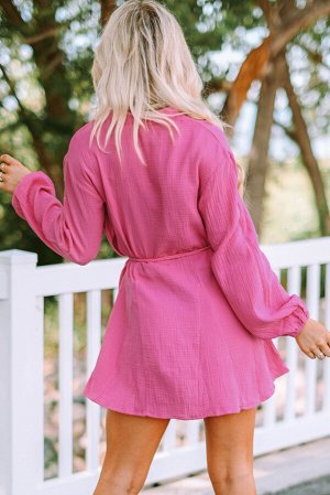 Розовое платье-рубашка на пуговицах с поясом