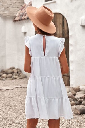 Белое многоярусное мини-платье с рюшами и карманами