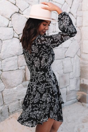 Черное двухслойное платье с V-образным вырезом и рюшами с цветочным принтом