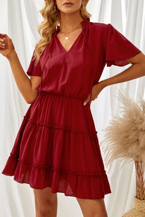 Бордовое платье беби-долл с рюшами и V-образным вырезом