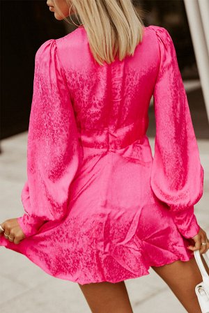 Розовое платье с вырезом под грудью и длинным рукавом-фонарик