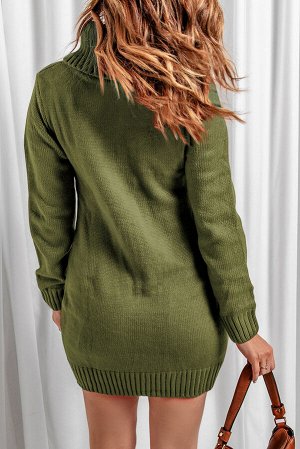Зеленое вязаное платье-свитер с карманами и высоким воротом