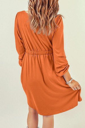Оранжевое платье на пуговицах с длинным рукавом и резинкой на талии