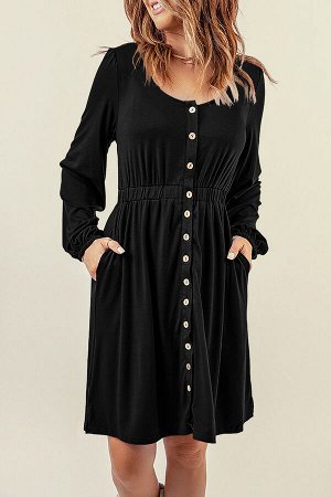 Черное платье на пуговицах с длинным рукавом и резинкой на талии