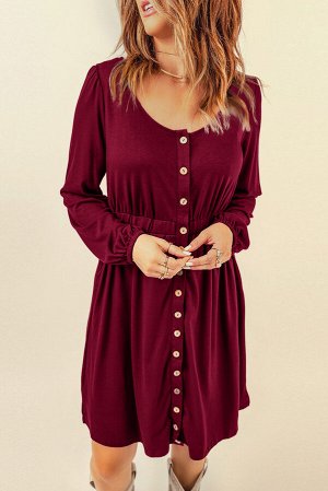 Бордовое платье на пуговицах с длинным рукавом и резинкой на талии