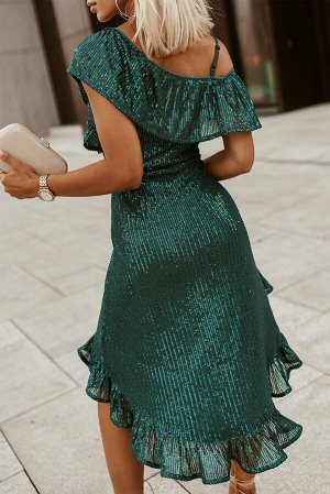 Зеленое платье на одно плечо с пайетками и оборками