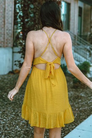 Желтое платье-ками с кружевными вставками и запахом