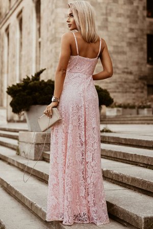 Розовое кружевное платье в пол на бретелях и с высоким разрезом