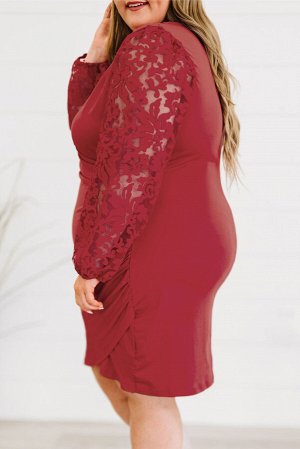Красное платье плюс сайз с V-образным вырезом и кружевными рукавами