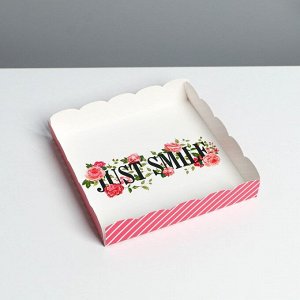 Коробка для кондитерских изделий с PVC крышкой «Просто улыбайся», 15 x 15 x 3 см