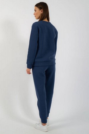 Костюм Костюм Kivviwear 41174118/21 индиго 
Состав: ПЭ-26%; Хлопок-70%; Эластан-4%;
Сезон: Осень-Зима
Рост: 170

Костюм утепленный на флисе. Свитшот с принтом либо отделкой по переду. Брюки модели ср
