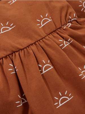 Платье коричневое с солнышком и повязкой