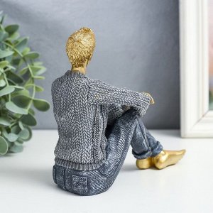 Сувенир полистоун "Молодой человек в сером свитере, сидит" 14,5х7х14 см