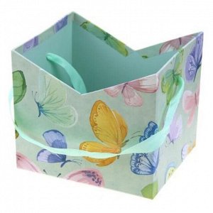 Коробка подарочная для цветов набор 3 штуки: 12х10х10см; 14,5х12х12см; 16х14х14см "Бабочки" фиолетовый фон, с ручкой (Китай)
