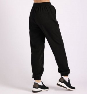Брюки Черный
Женские брюки с накладными карманами и рельефами по переду.
Материал:
Alaska Lux - это синтетическая "шерсть" из микроволокон полиэстера. Изделия из этого полотна очень прочные, удобные и