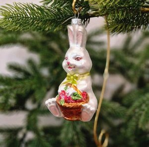 Кролик белый с корзинкой с ягодами (стекло) 7х7х10см