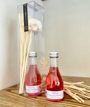 Аромадиффузор "Сакура" на эфирном масле с ротанговыми палочками / Natural Reed Diffuser Sakura