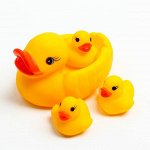 Набор игрушек для игры в ванне «Уточки» мыльница, 3 игрушки, с пищалкой, размер 10,5 см