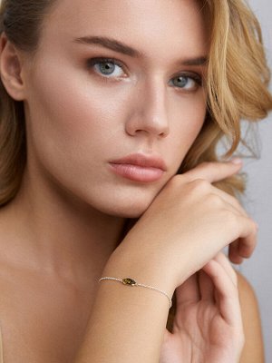 Нежный браслет-цепочка украшенный зелёным янтарём «Суприм»