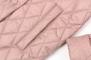 Пальто Стеганое пальто – отличная альтернатива обычным пальто, плащам и удлиненным курткам. Одна из модных тенденций сезона 2023 подойдет для изменчивой весенней погоды, а также разнообразит ваш привы