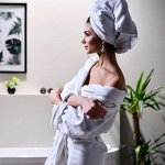 Мягкий халат так комфортен после душа и в холодные вечера